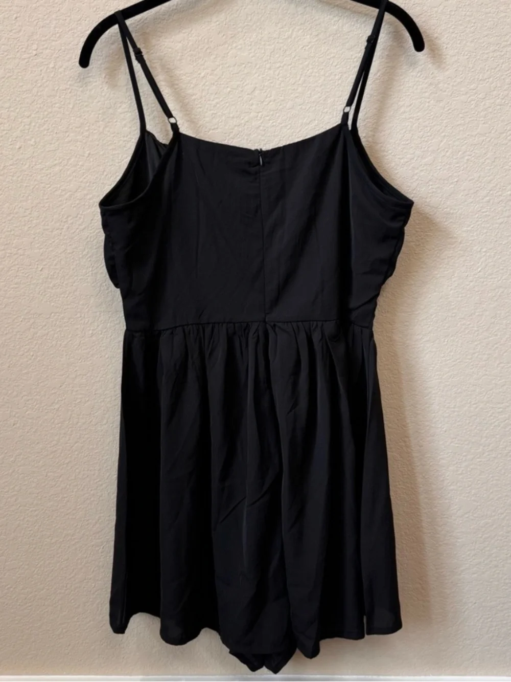 Nasty Gal Black Romper Ruffle Bust Size 8 NWT Playsuit - Picture 3 of 8